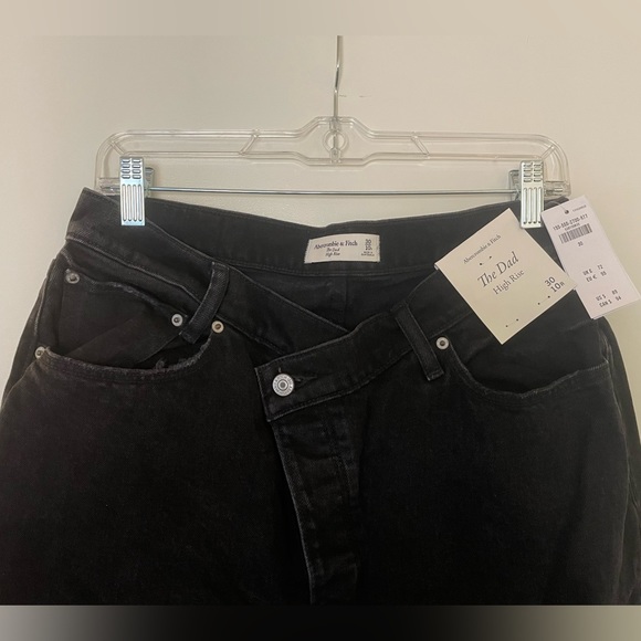 NWT Abercrombie & Fitch Curve Love The Dad High Rise Black Jeans 10/30 - Picture 3 of 3